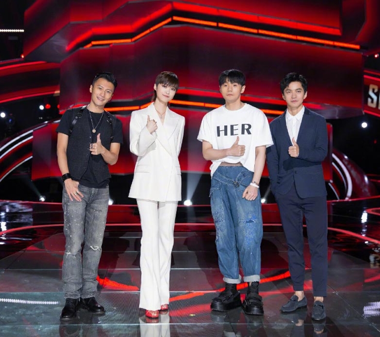 谢霆锋、李荣浩、李健回归《中国好声音》，李宇春则是首度加盟，并成此季唯一女导师。