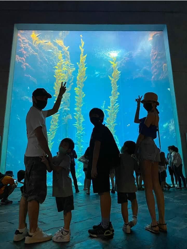 林志颖透露此行是带孩子们到屏东海生馆认识海洋生物，不过网民纷纷将焦点放在10岁的Kimi身上，可见他身高直逼172公分林志颖的肩膀。