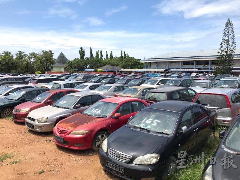 甲陆路交通局定于9月2日举办拍卖摩哆车及轿车活动，进行拍卖的交通工具共154辆。