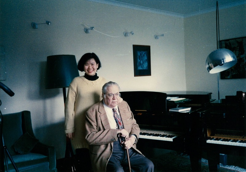 克劳迪娅·杨（左）也曾在德国钢琴家霍夫曼（LudwigHoffman）门下深造。

