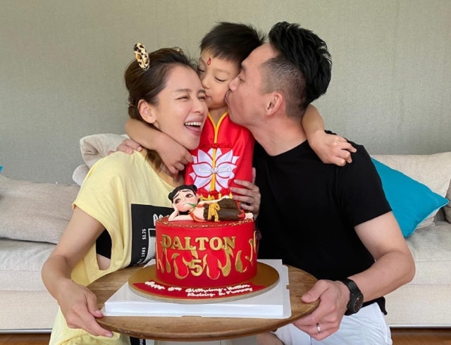 徐若瑄14日在脸书写下长文，和老公一起为儿子Dalton满5岁庆生。