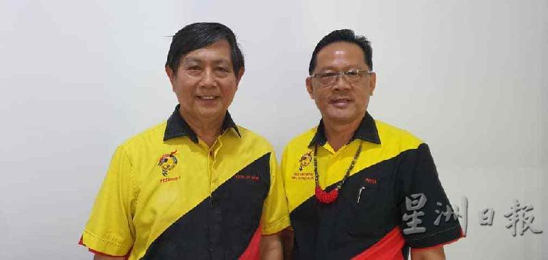肯雅兰全民党主席温利山（左）与副主席兼峇加拉兰潜能候选人彼得阿苏合照。