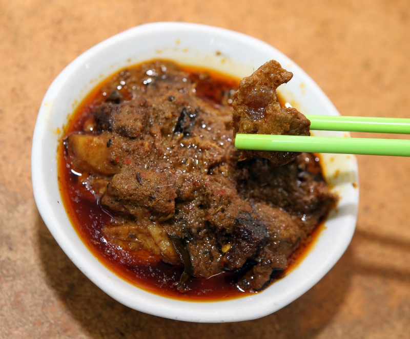 咖哩山猪肉是热销的菜式之一，咖哩香及有嚼劲的山猪肉可是十分下饭。