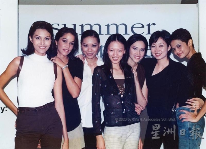大马超模时代，左起Hanna Toolseram、 Soraya Dean、Grace Ooi、陈曼龄、Bernie Chan、冯瑞玲以及Tengku Azura。
