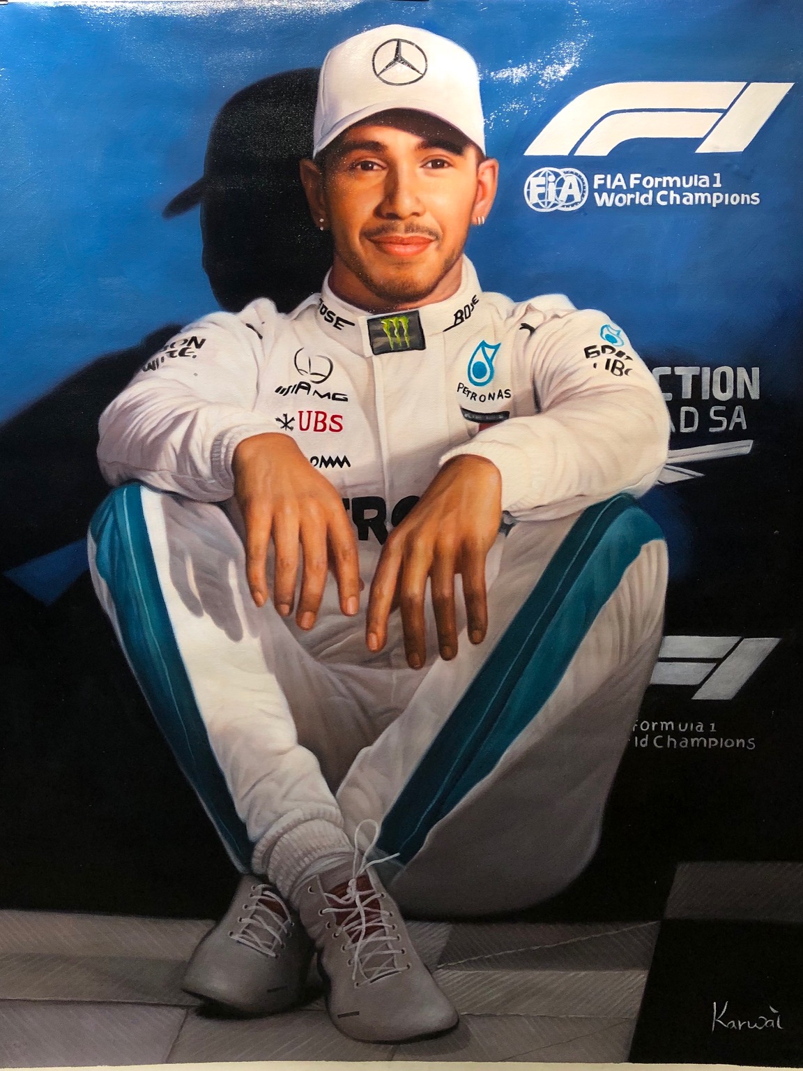 同样是F1 世界冠军，现役梅赛德斯车手的汉密尔顿也是陈嘉慧画笔下人像。