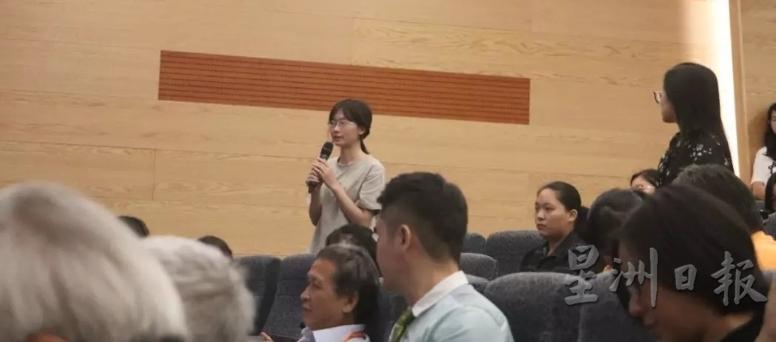 去年11月，著名汉学家丁荷生教授在厦大马来西亚分校主讲“数位人文——新马华人社团研究”，张立柔当时在提问环节发问。