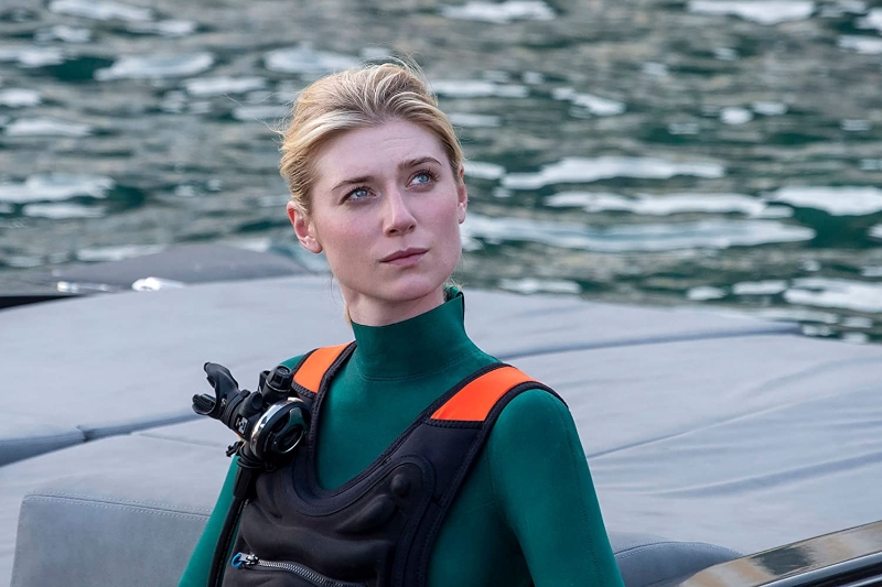 伊莉莎白德比奇在《天能》中有一幕玩帆板船的水上极限运动，笑言当下拍摄其实感到非常害怕。