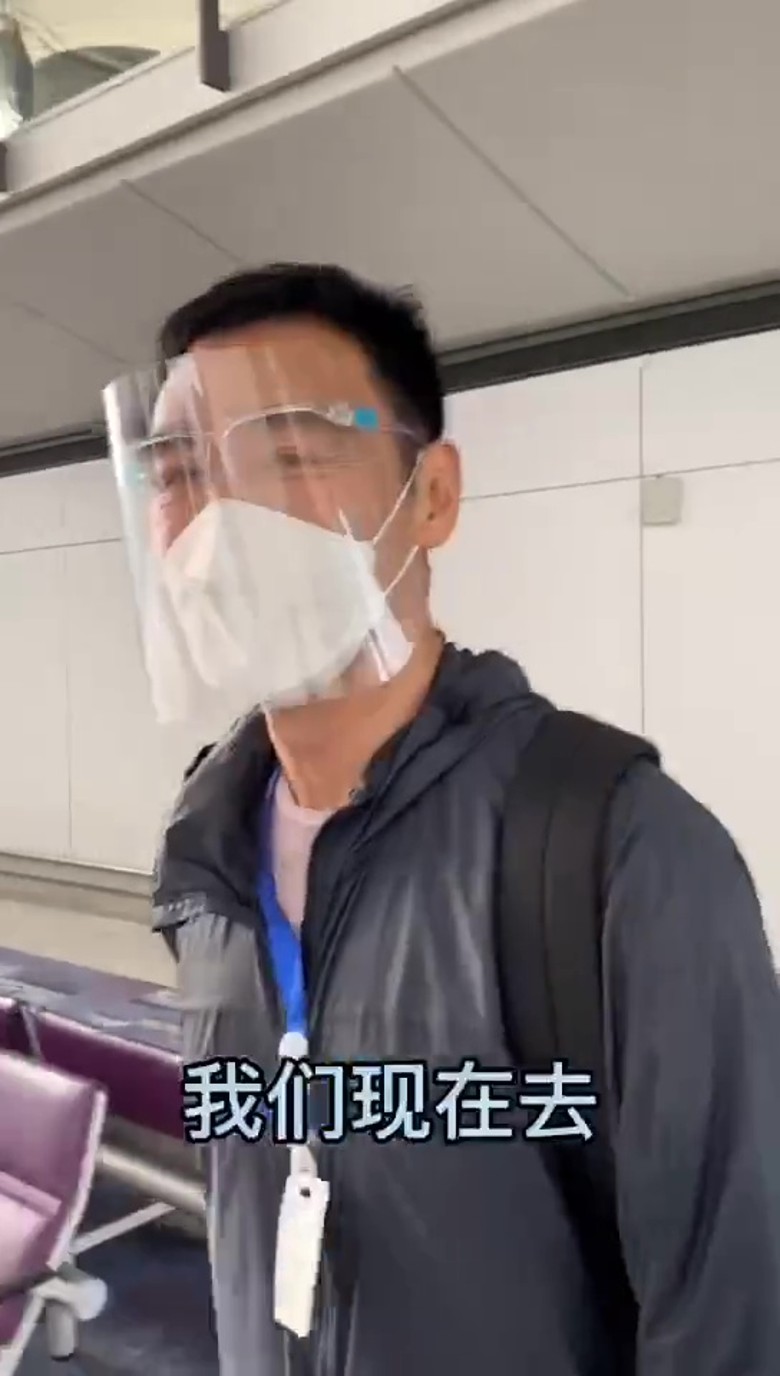 锺镇涛飞往上海特地拍片纪录过程。