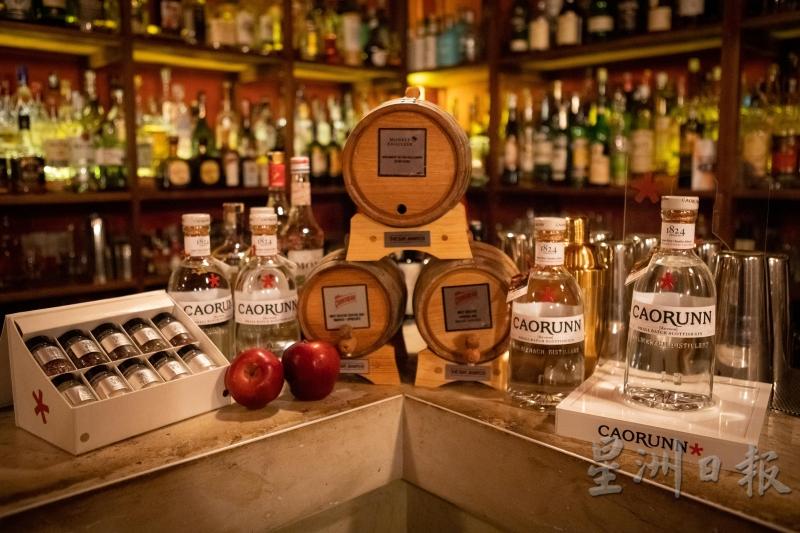 由本诺曼克威士忌酒厂酿制的科伦琴酒，是苏格兰琴酒中的佼佼者。
