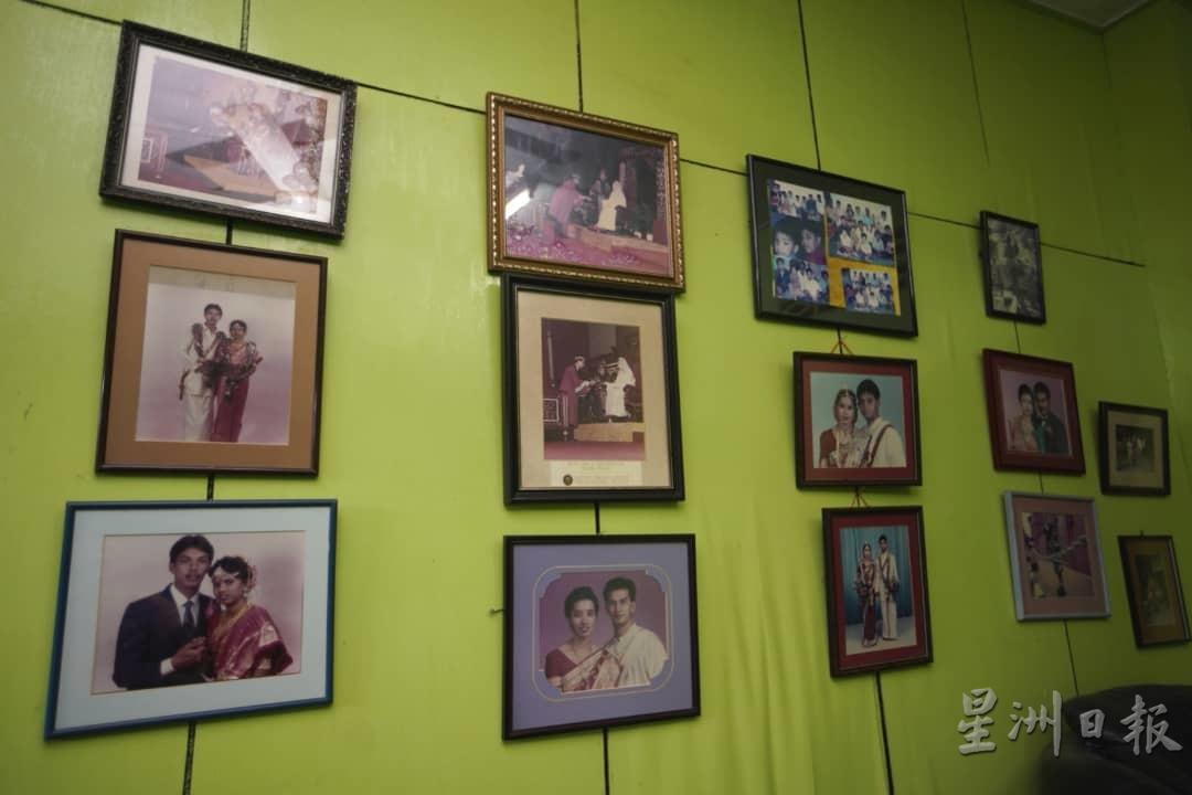仁盖亚都把家人的照片悬挂在屋子的墙上。