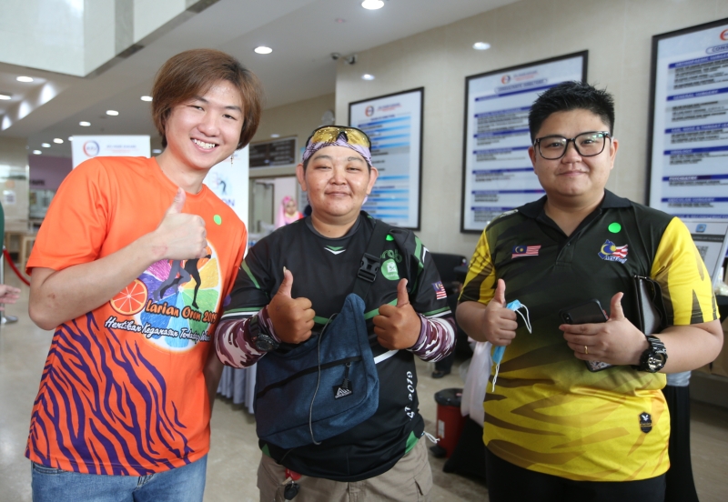 2周家贤（左起）、陈雅眉和江婉萍很开心能从活动中了解急救的基本方法。