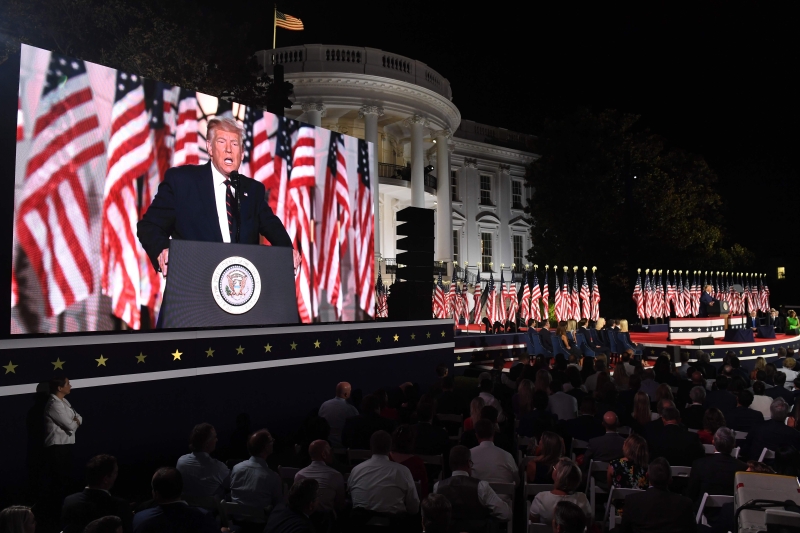 在共和党全国代表大会最后一天，特朗普于白宫南草坪发表接受共和党提名正式竞选连任的演说。（图:法新社）