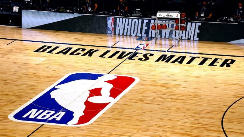 停赛数天后，NBA宣布将在本周末回归，继续打完剩余的季后赛。（法新社照片）
