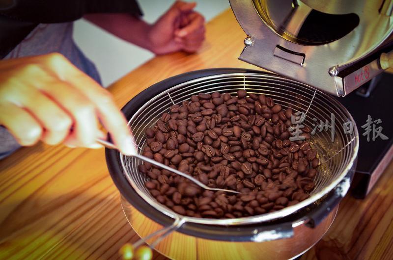 发财咖啡的咖啡豆来源主要来自本地咖啡农，并烘焙出本地口味的咖啡。