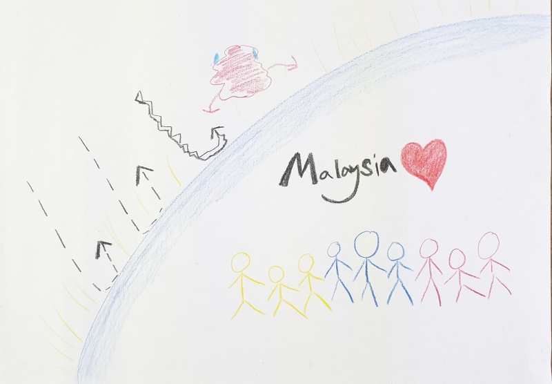 陈慧恬用木颜色笔描绘，只要大家团结合作，大家就可以打胜这一场战役。