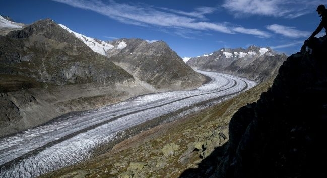The world's glaciers shed about 6.5 trillion tonnes in mass between 1994 and 2017.