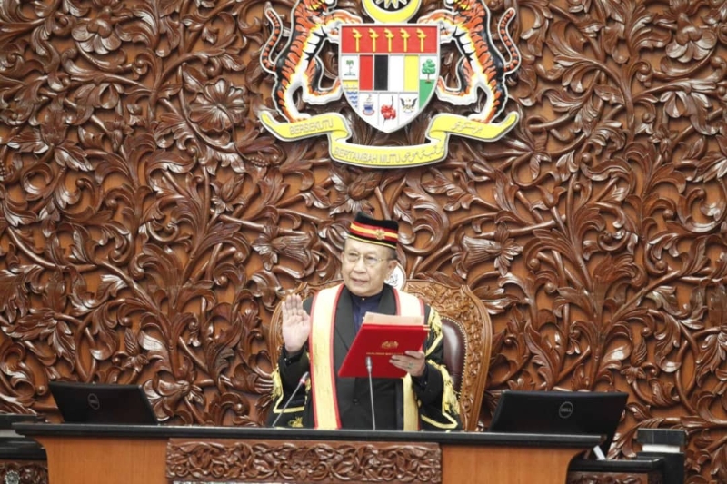 由首相慕尤丁提名的莱士雅丁，今日以高票当选上议院主席。