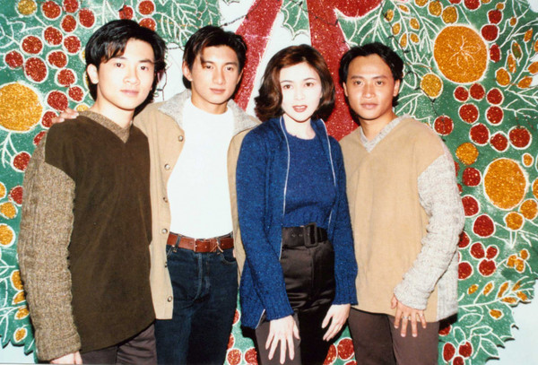 关之琳获网民选为心目中最经典的无P代表之一，这是她当年与小虎队的合照。