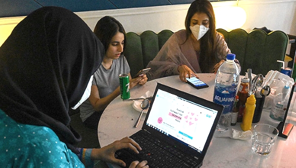 Women discuss as they check out the social online group 'The Soul Sisters Pakistan.' AFP Women discuss as they check out the social online group 'The Soul Sisters Pakistan.' AFP