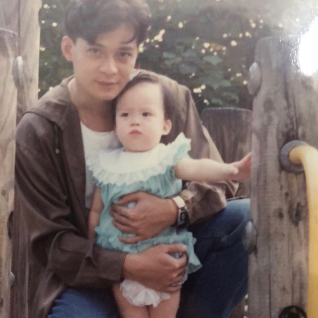 黄芷晴今年父亲节时，在IG上传一张小时候被爸爸黄日华抱在怀里的珍贵照片。