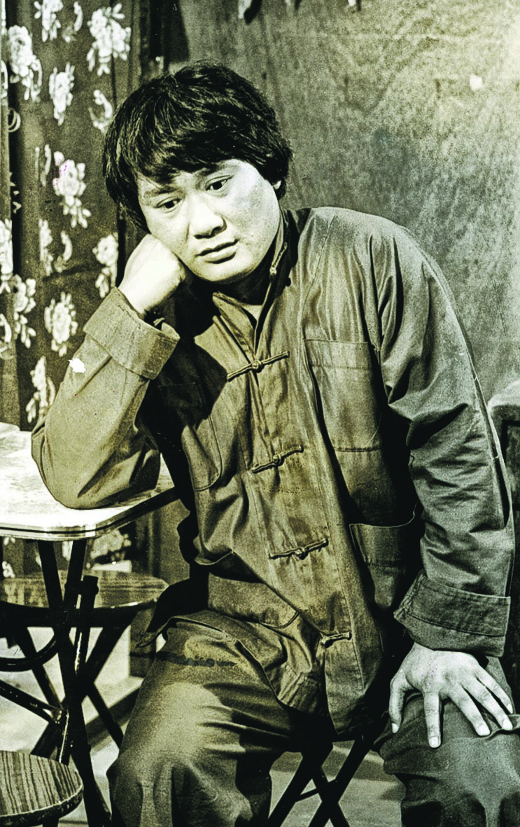 谭炳文当年在《欢乐今宵》演出趣剧《大乡里》大受欢迎。