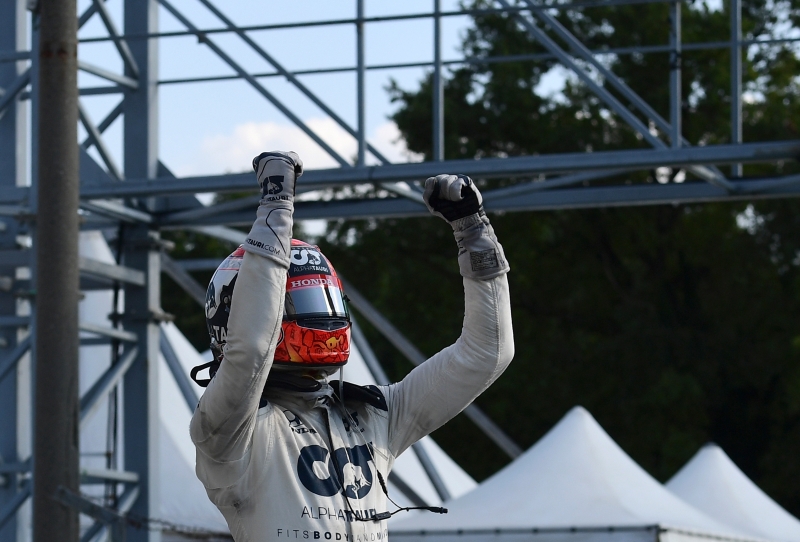 小红牛车队的加斯利在意大利站F1大赛车夺得生涯首个分站冠军，他受惠于红旗事故，在比赛重启后领跑并率先冲线。（美联社照片）