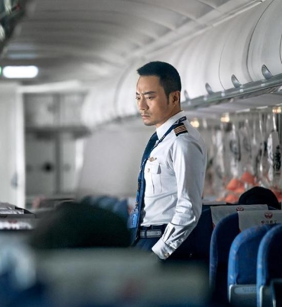 张涵予去年主演《中国机长》大受好评，如今将再接拍导演刘伟强新作《中国医生》。
