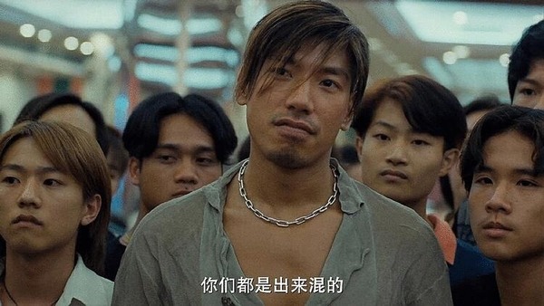 张耀扬在电影《古惑仔》系列饰演“乌鸦”一角，奸人形象深入民心。