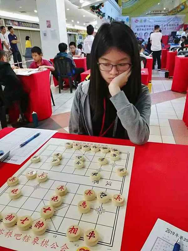 参加2019年全国中小学生女子组象棋赛。
