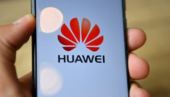 Huawei overtook Samsung as the world's biggest smartphone maker in the second quarter.