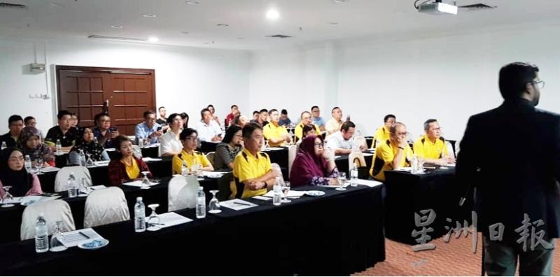 马来西亚牙业商会举办讲座，让出席的会员掌握与跟进医疗器材条例的相关知识。