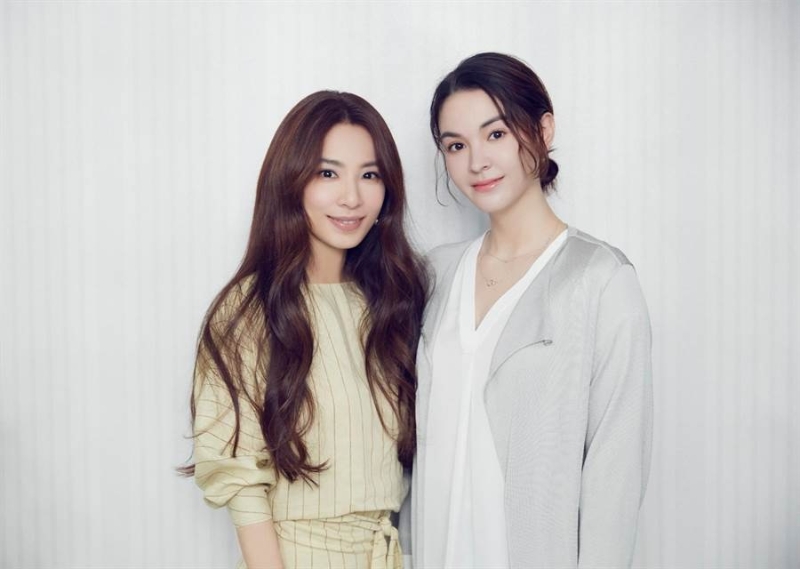 Hebe（左）新歌MV邀张榕榕助阵演出。