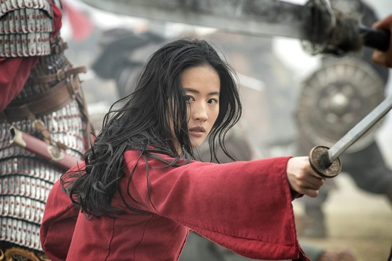 《花木兰》在中国上映引发大量负评，争议不断。