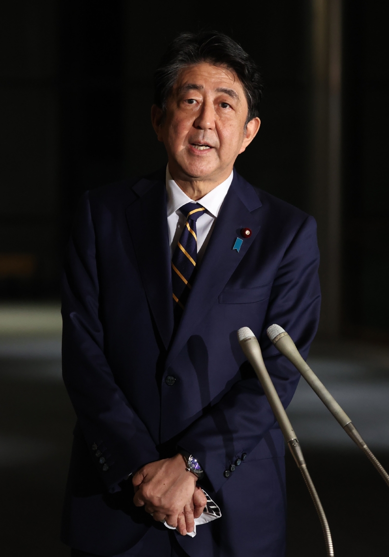 安倍晋三因宿疾辞去日本首相一职。料将接棒的菅义伟早前表达将继承安倍外交路线的看法。（图：法新社）