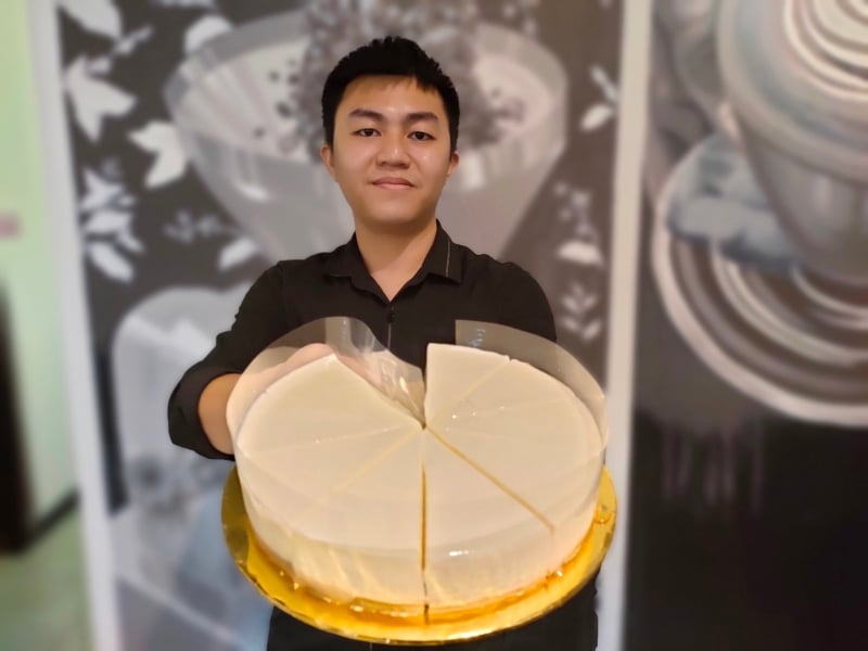 胡廉庆于2018年学会制作豆腐优格芝士蛋糕，而这款蛋糕在他经营的咖啡厅是招牌芝士蛋糕之一。
