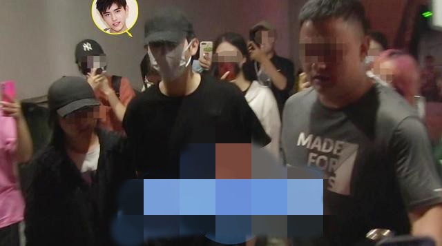 陈飞宇被粉丝跟拍，保镖为阻止出动手电筒直射粉丝，引发“眼睛伤害”的争议。