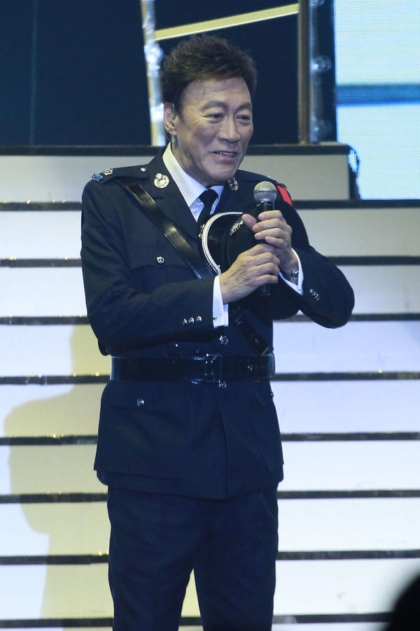 陈欣健入行前曾任刑事侦缉科、警察训练学校教官、侦探训练学校教官和反贪污部（廉政公署前身），但却在1976年辞退警队一职，全职发展演艺事业。