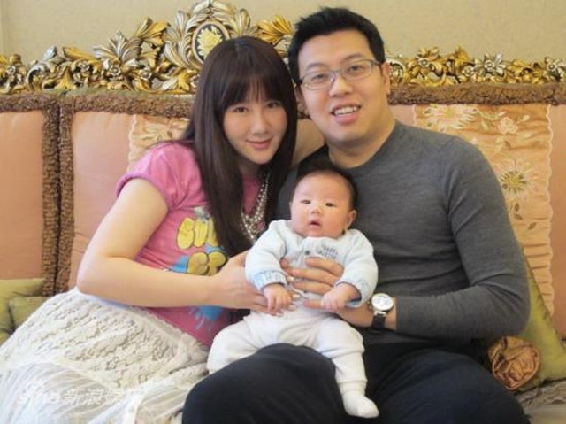 孟瑶指于去年已经登记离婚，并与前夫共同抚养儿子。