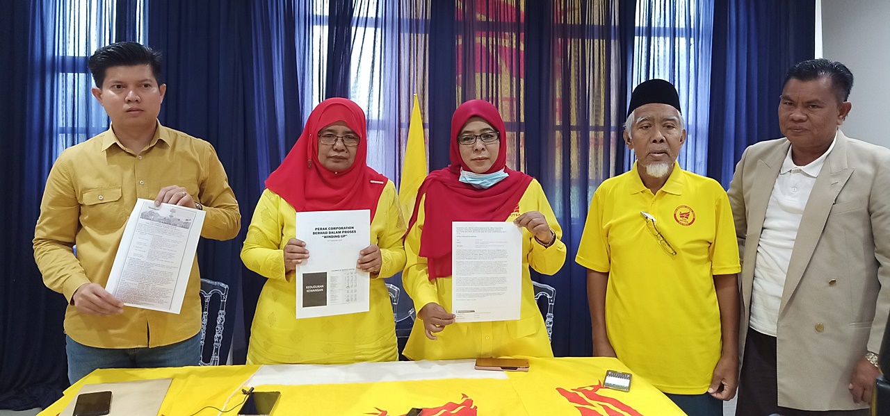 霹雳土著权威党指霹雳机构正处于清盘阶段，左起阿祖鲁、哈米达、罗莎哈妮达，右起沙菲安、莫哈末那西尔。