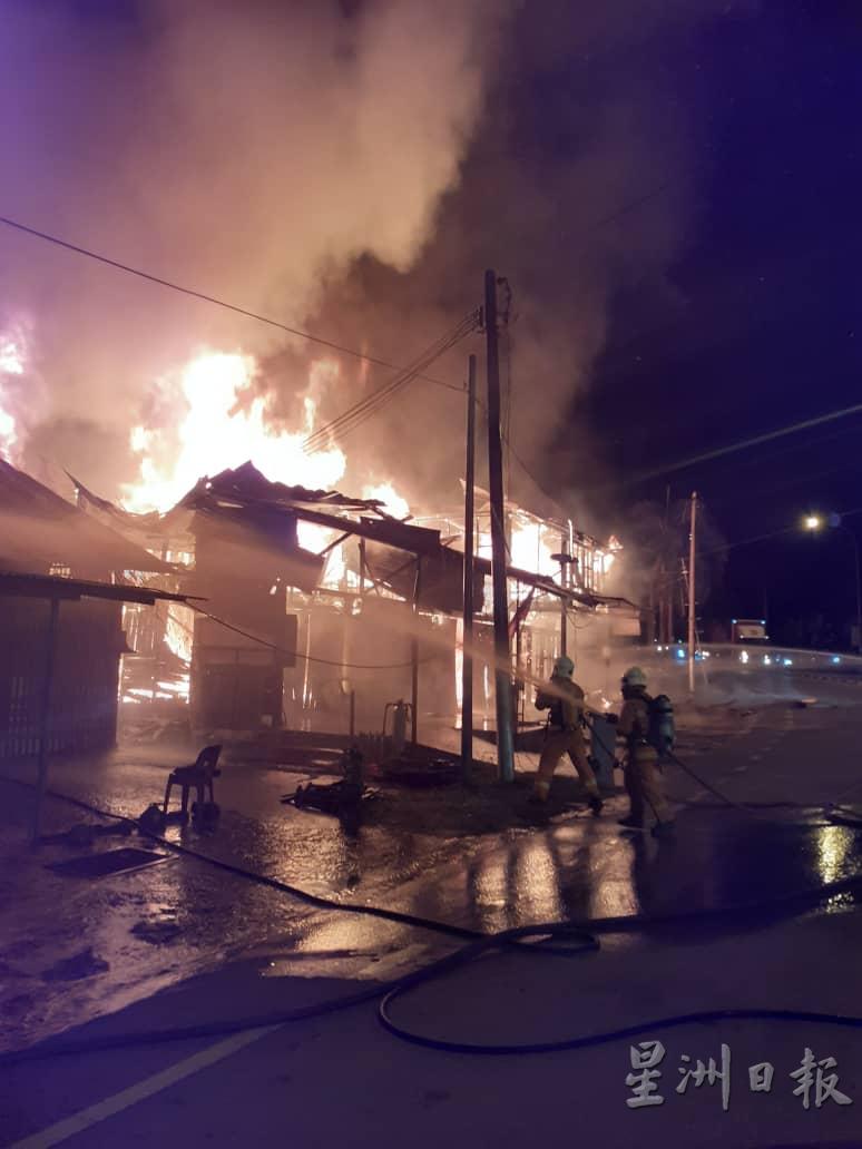 店屋失火惊动消拯队伍到场救援。
