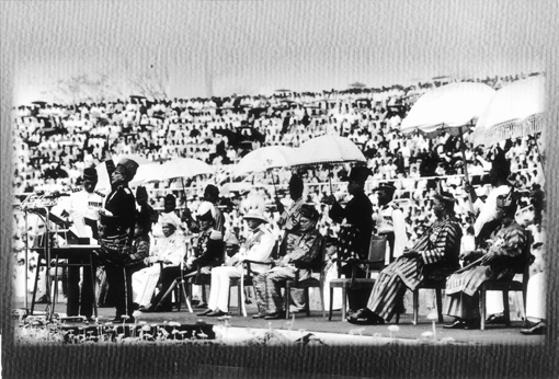 1957年8月31日，国父东姑阿都拉曼在独立广场一共高喊了7次“默迪卡”。