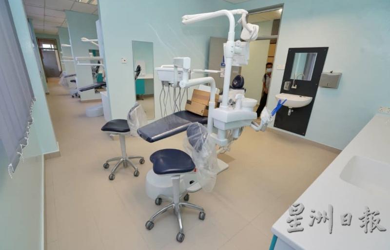 新诊疗所二楼设有牙医部，图为新颖的治疗与医护器材。

