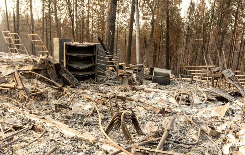 加州奥罗维尔一所学校被烧得片瓦无存，只看到一些铁架。（图：法新社）