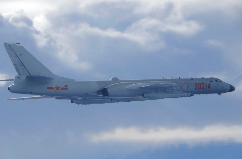 一架中国解放军轰6K轰炸机出现在台湾的西南空域。（美联社照片）