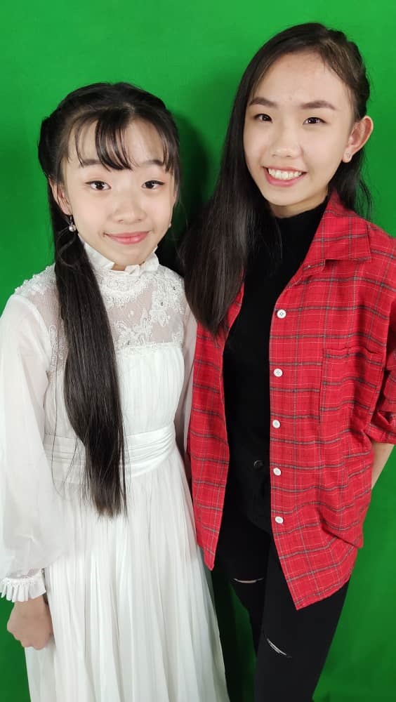 大马选手蔡瀞萱（左）和刘恩珺（右）在《2020“文化中国.水立方杯”海外华人和港澳青少年中文歌曲大赛》分别拿下银奖及铜奖，两人更被评审获赞唱歌水平如已出道歌手。
