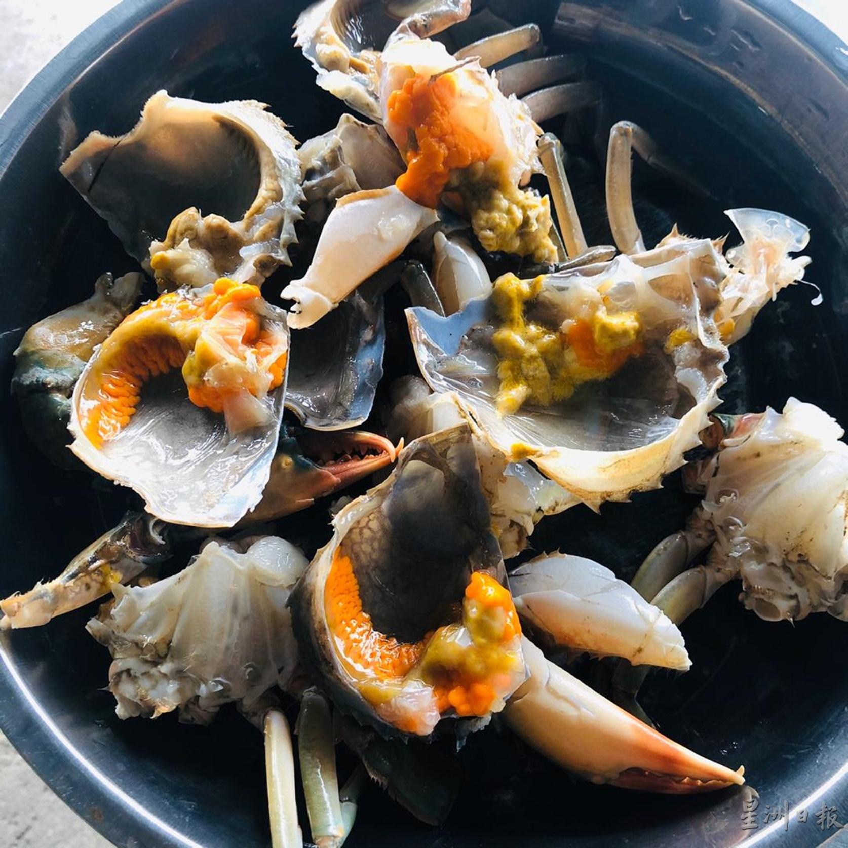 通过清蒸，可以保留螃蟹的“海鲜味”。