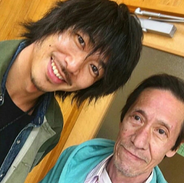 斋藤洋介曾与林志玲的丈夫AKIRA合作。