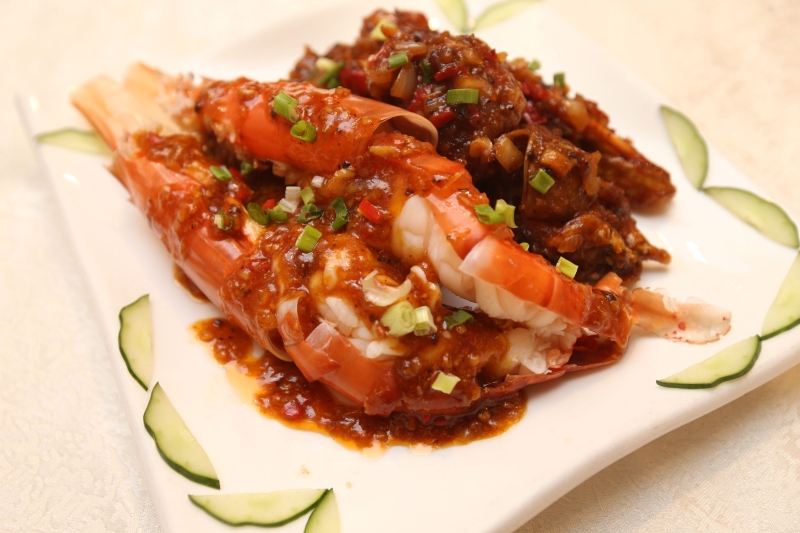 乾煎大生虾，以古法干煎的野生大头虾肉质鲜甜，黄澄澄且味道浓郁的虾膏更是大头虾的精髓，也是不能错过的美食。