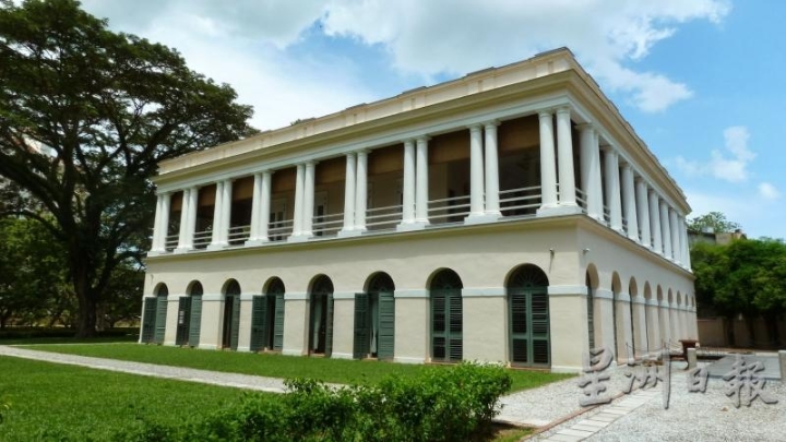 槟城瑟福屋建于1805年，是典型的阳台殖民地样式建筑。


