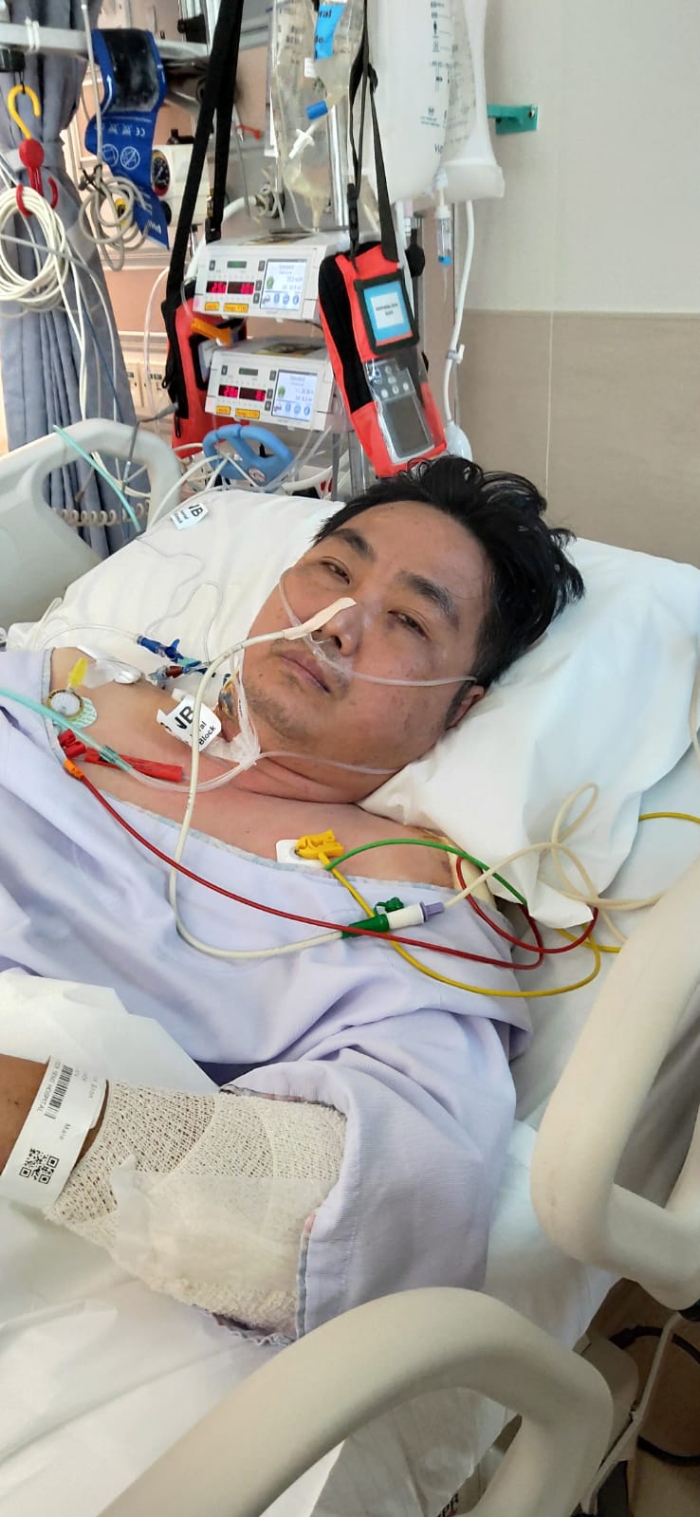 刘德顺遇祸后在新加坡陈笃生医院留院一个多月，结果拖欠院方逾13万令吉。
